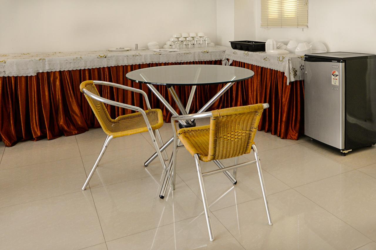 Oyo 3421 18 Square Hotel Kondapur  Buitenkant foto