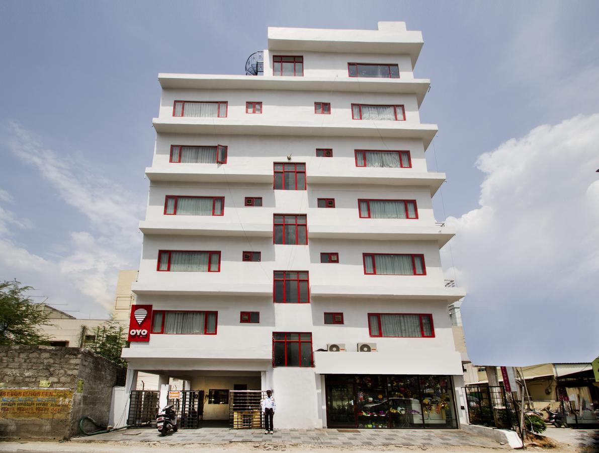 Oyo 3421 18 Square Hotel Kondapur  Buitenkant foto